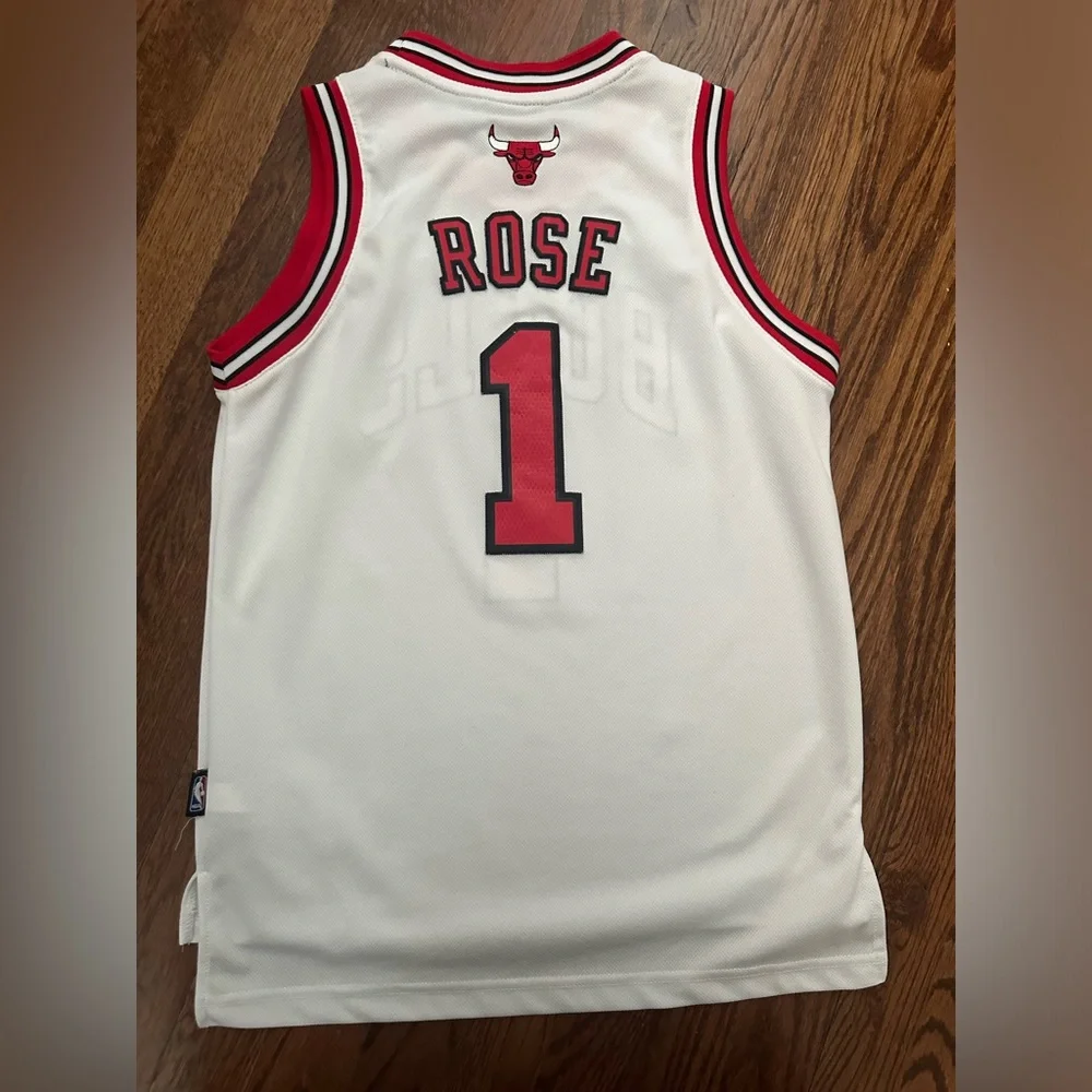 Women Chicago Bulls Jersey - Picture 2 of 3